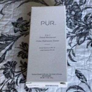 New in box PUR 4-1 tinted moisturizer color MN3
